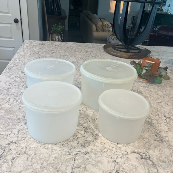 Tupperware Other - Vintage 4 piece Tupperware storage bowl set with all lids